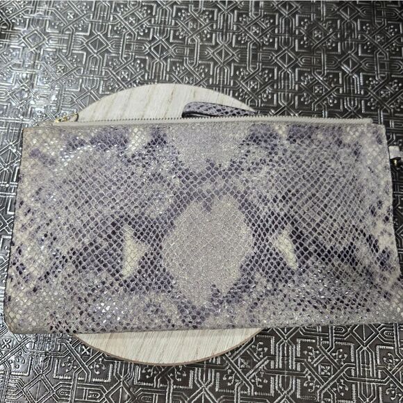 🐢 Michael Kors Snakeskin Clutch. - Picture 3 of 13